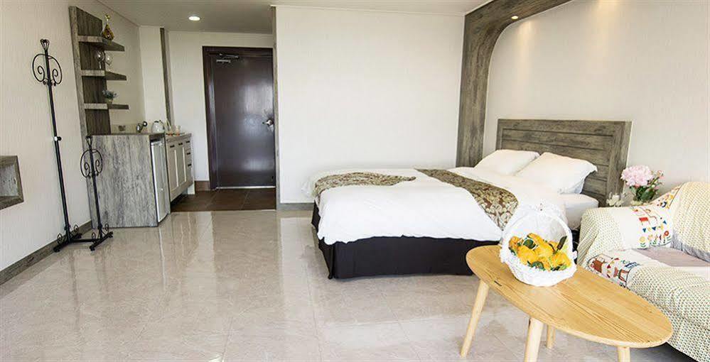 Famille Spa Resort Seogwipo Dış mekan fotoğraf